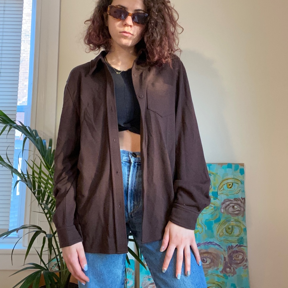 Long sleeve brown shirt/jacket. Size S - M if you want a tight or baggy fit.